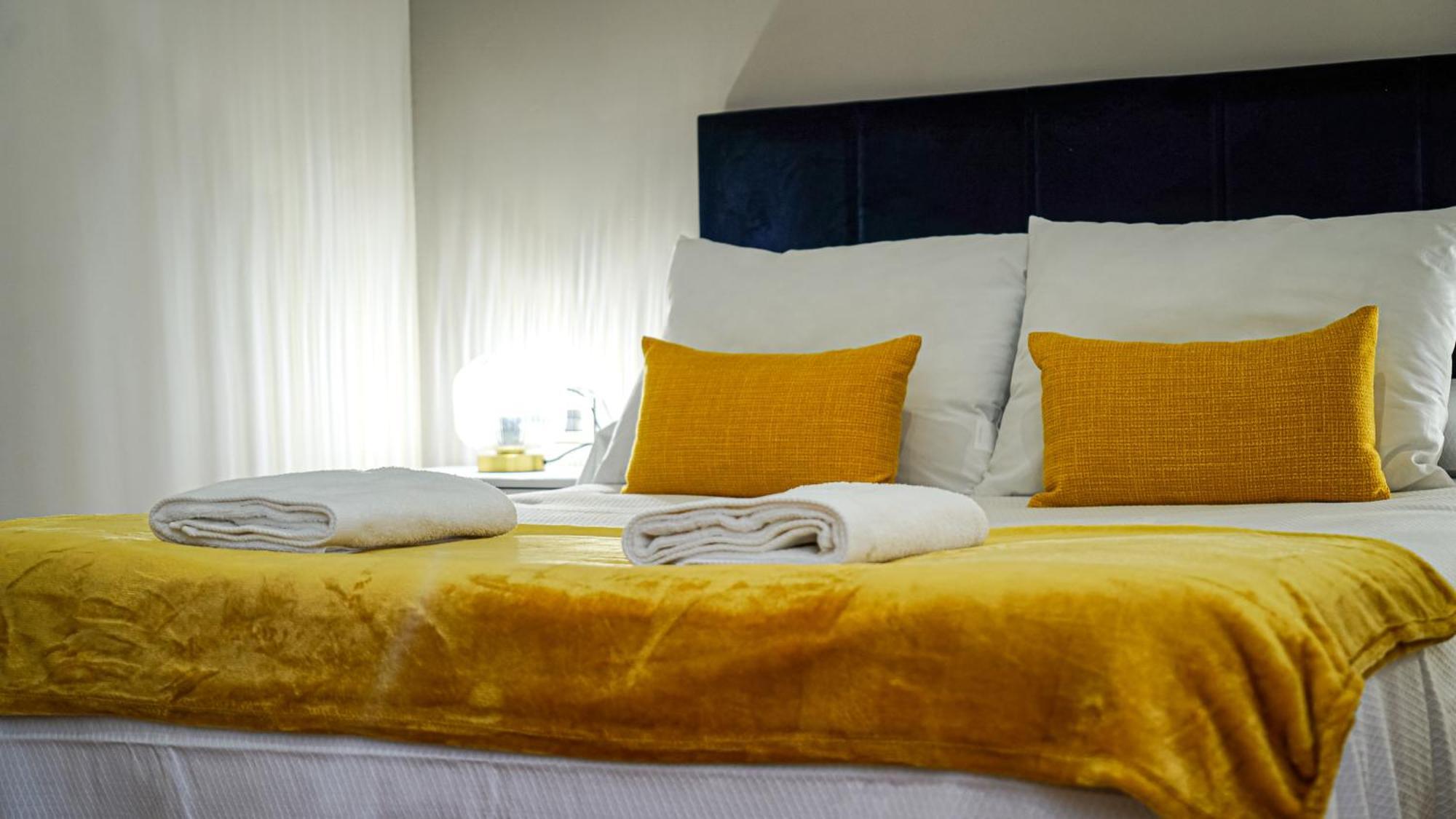 Apartamentos Puente Romano Suites Mérida Extérieur photo