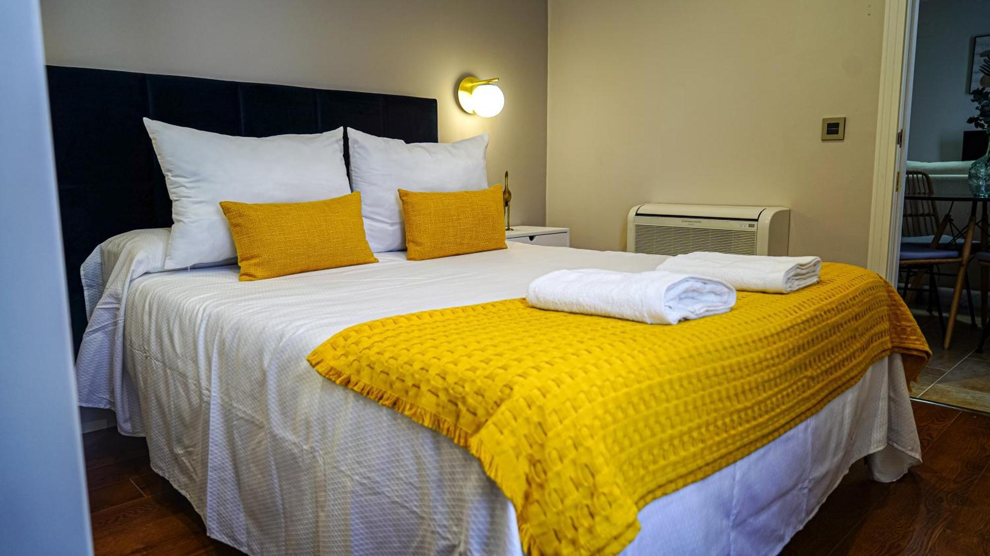 Apartamentos Puente Romano Suites Mérida Extérieur photo