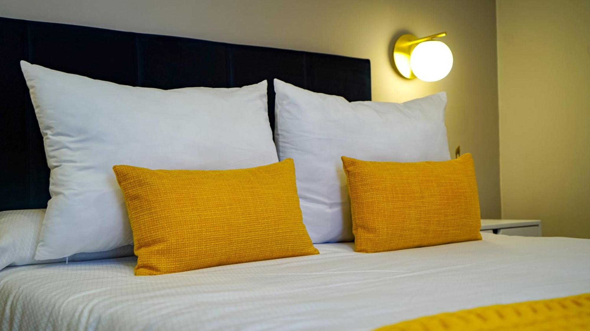 Apartamentos Puente Romano Suites Mérida Extérieur photo